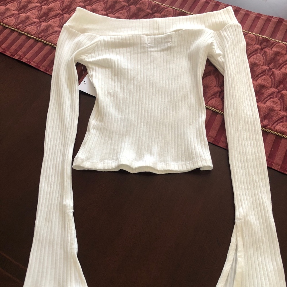 NEW WITH TAGS Urban Outfitters Top! - Picture 3 of 5